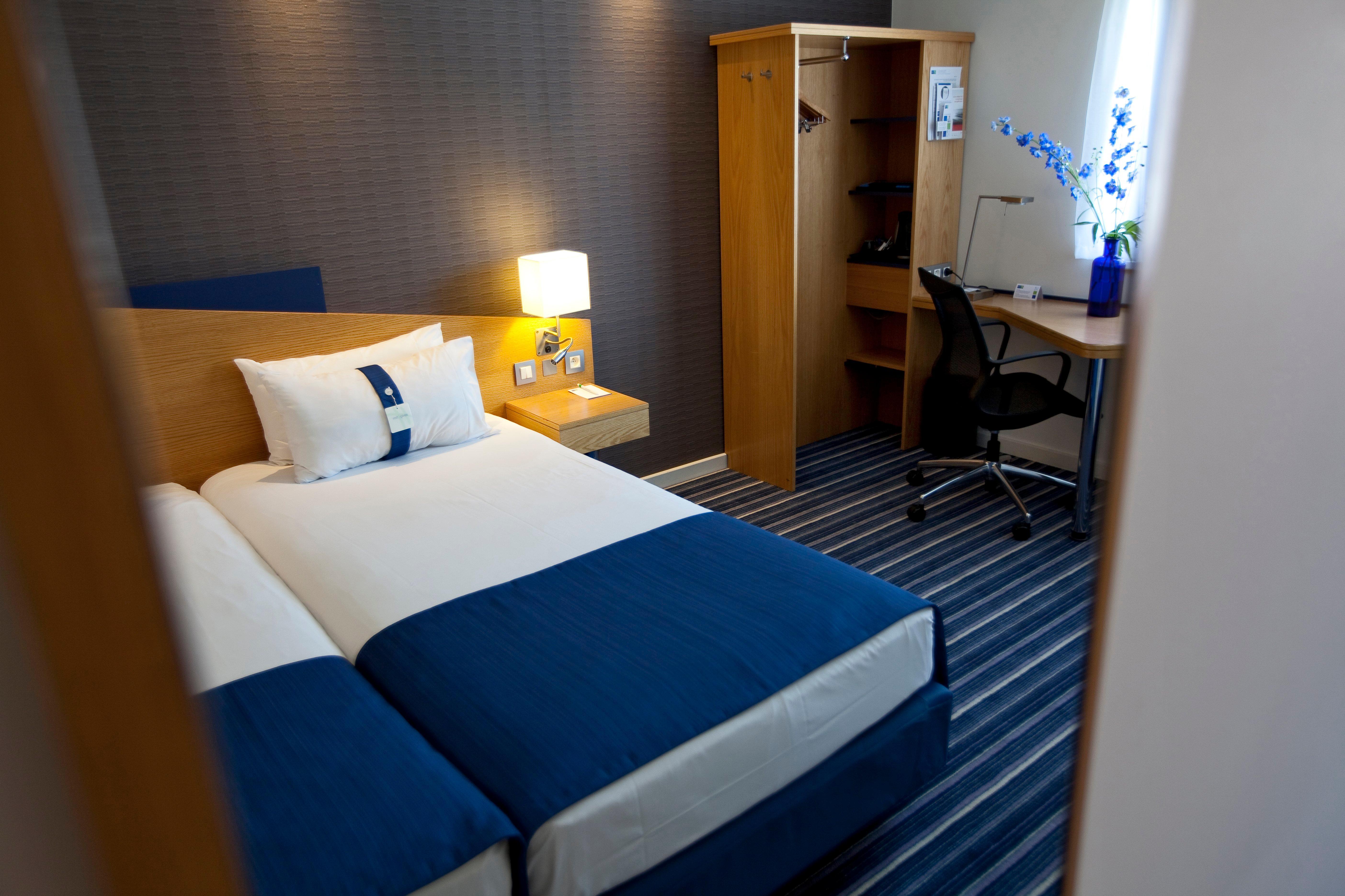 Express Centre By Ihg Hotel 3*